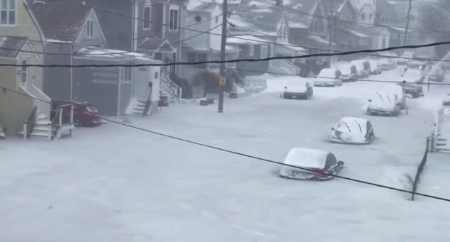 �iddetli r�zgar ve kar ya����n�n etkili oldu�u kuzeydo�u k�y�s�nda binlerce ki�i elektriksiz kald�.     