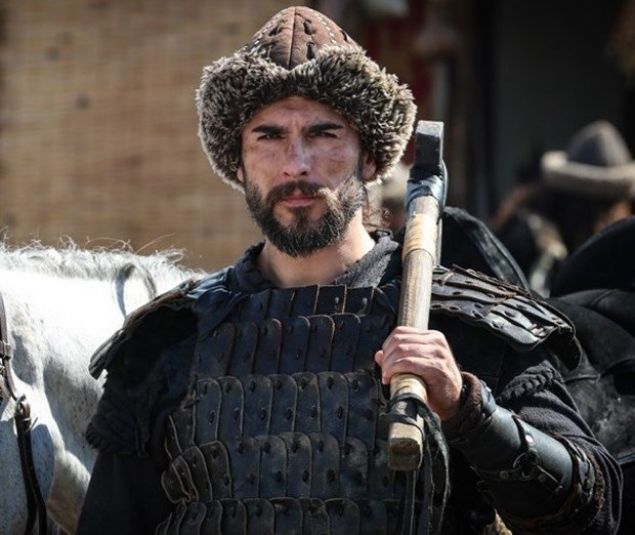  Osman Bey taraf�ndan �neg�l'�n fethiyle g�revlendirilmi� daha sonra Orhan bey d�neminde Atranos'un (Orhaneli) fethine kat�lm��t�r. 