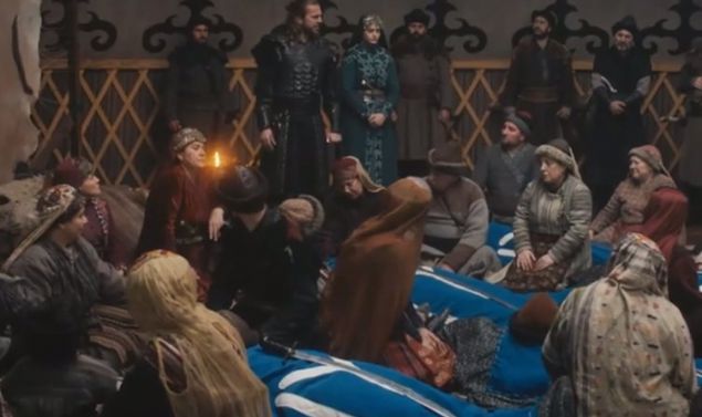 D�R�L�� ERTU�RUL YEN� B�L�M�NDE NELER OLACAK? TAHM�NLER     <br><br>      Manc�n�k i�inin bozulmas�yla Ertu�rul Bey yeni bir plan haz�rlar. Ares ise Titan'�n ba�ar�s� kutlamak i�in �ok iyi bir t�ren haz�rlar. Manc�n�k i�ini ��zen Ares'in planlar� t�k�r t�k�r i�lemektedir. Obada ise �ehitlerin yas� tutulur.      