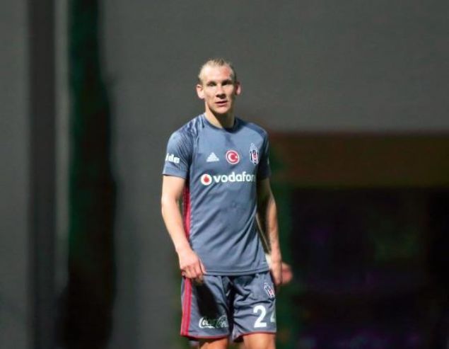                                                                 Domagoj Vida<BR><BR>  Dinamo Kiev'den Beikta'a                                                         