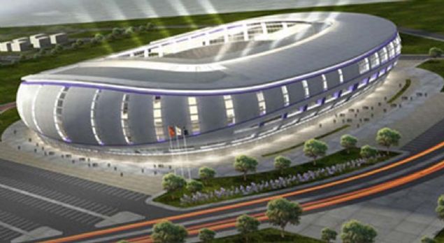                                                                 Enver Y�lmaz, 2017 y�l�n�n may�s ay�nda ilk kazmay� vurduklar� stat in�aat�nda gece g�nd�z �al���ld���n� dile getirerek, yeni stad�n 53 bin 952 metrekare alan �zerine in�a edildi�ini an�msatt�.                                                        