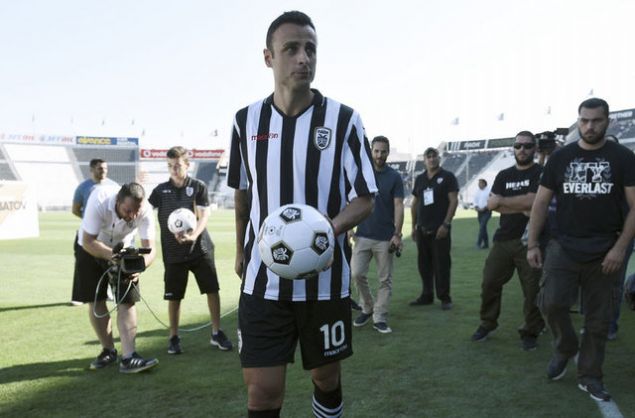                                                                 nk hem antrenmanlarda, hem de malarda beni nasl yneteceini bilmiyordu. Taktiksel anlamda eksikleri oktu. Kendisiyle de baz sorunlarmz vard. Daha sonra grevden alnd ama i iten gemiti artk.'                                                        