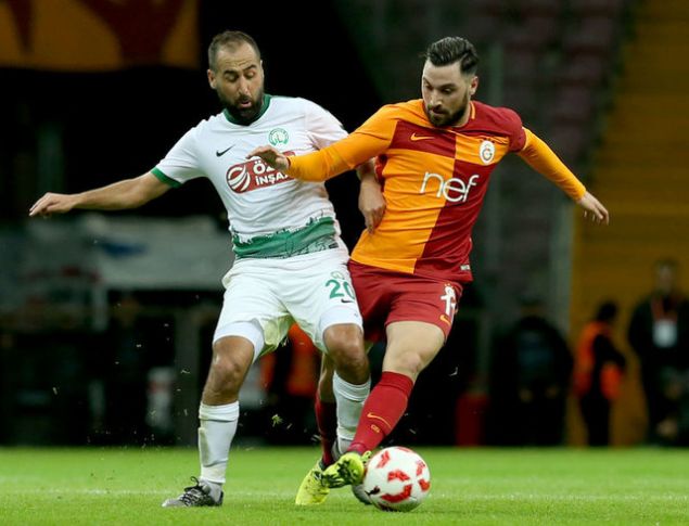                                                                 'Fatih Hoca bambaka, takma nee getirdi. Hasan a Hoca, mit Davala Hoca baya etkiliyor bizi, neeliler. Galatasaray'da her ey iyi gidiyor. Eski hocayla ilgili ok konumak istemiyorum ama iletiim problemimiz vard. Skntlar yaadk. Birka yanl oyunla gereksiz puan kaybettik yoksa daha iyi durumda olurduk.'                                                        