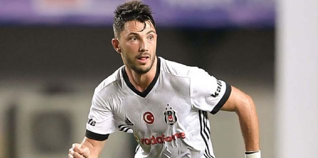                                                                 15�TEN A�A�I OLMAZ <BR><BR>  Y�netim ise gelen bu teklifi komik buldu. �nerilen miktar�n Tolgay�� almaya yetmeyece�ini bildiren idareciler, �15�ten a�a�� olmaz� dedi. (Ak�am)                                                          