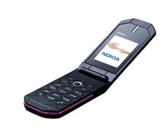    Nokia 7070 Prism :    2008 y�l�nda raflardaki yerini alan Nokia 7070 Prism, 2G a��n� desteklemesi d���nda 3.5mm giri�li kulakl�k ve USB yuvas�n� �zerinde bar�nd�rmamas� dikkatlerden ka�m�yordu. 