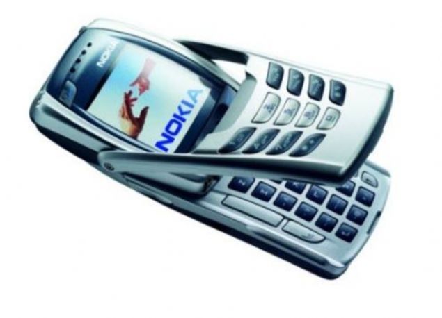   Nokia 6800 :  2003 y�l�nda sat��a sunulan Nokia 6800 hem normal klavye sunuyordu, hem de telefon tu�lamak i�in rakamlar�n bulundu�u �zel bir tu� tak�m�yla birlikte geliyordu.  