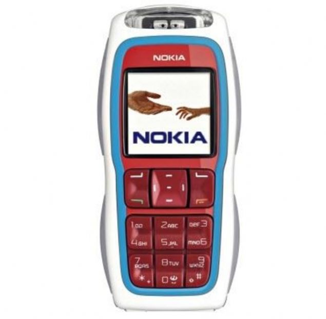 Nokia 3220 :    2004 y�l�nda sat��a sunulan Nokia 3220'in VGA kameras� d���nda 128x128 piksel ��z�n�rl���nde bir ekran� vard�.  