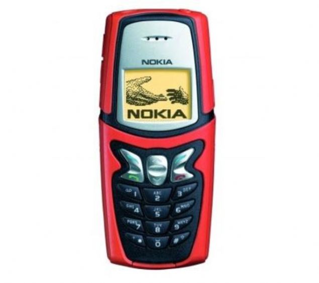   Nokia 5210 :    2002 y�l�nda sat��a sunulan Nokia 5210 geli�mi� kasas�yla �zellikle telefonunu s�k s�k d���renlere �zel tasarlanan bir cihazd�.  nokia , telefon , ak�ll� telefon  