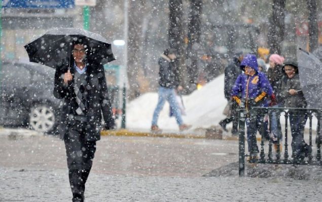      BATI KARADENZ  <br><br>  ok bulutlu karla kark yamur ve kar yal geecei tahmin ediliyor. Sabah ve gece saatlerinde blgenin i kesimlerinde yer yer buzlanma ve don olay bekleniyor.  <br><br>  BOLU C, 0C  <br><br>  ok bulutlu, aralkl kar yal  <br><br>  KASTAMONU C, 0C  <br><br>  ok bulutlu, aralkl kar yal  <br><br>  SINOP C, 4C  <br><br>  ok bulutlu, aralkl karla kark yamur ve kar yal  <br><br>  ZONGULDAK C, 4C  <br><br>  ok bulutlu, aralkl karla kark yamur ve kar yal      