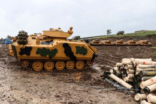 Denetim sa�lanan k�ylerde ya�ayan sivillere k�ylerinde kalmalar� ve ya�amlar�na devam etmeleri isteniyor. Bu noktalarda g�venli�i sa�lamak i�in �SO gruplar� mevzilenirken, operasyon kuvvetleri di�er noktalara do�ru kapsaml� harek�t� s�rd�r�yor.  