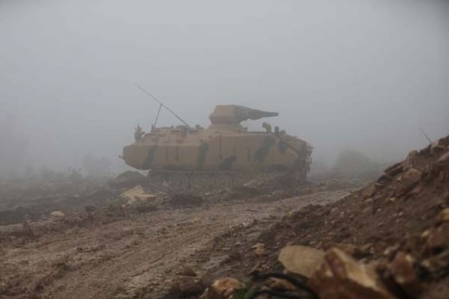 Top at��lar� Raco b�lgesindeki YPG hedeflerine de aral�ks�z s�r�yor. Belirli aral�klarla da F-16 sava� u�aklar� hedeflere bomba ya�d�r�yor. Raco�nun Baliya, Kurdo Kurna ile �merli k�y� ve Kevreker tepesindeki hedefler de sava� u�aklar� taraf�ndan imha edildi.  