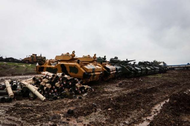 G�lbaba ve Deliosman k�ylerinden s�n�r� ge�en TSK destekli �SO gruplar�, B�lb�l kasabas� Halil k�y�ne girmek i�in operasyon ba�latt�. �lerleyen TSK destekli �SO gruplar�na kar��l�k verilmesi �zerine d�n b�lgede �iddetli �at��malar ya�and�.      