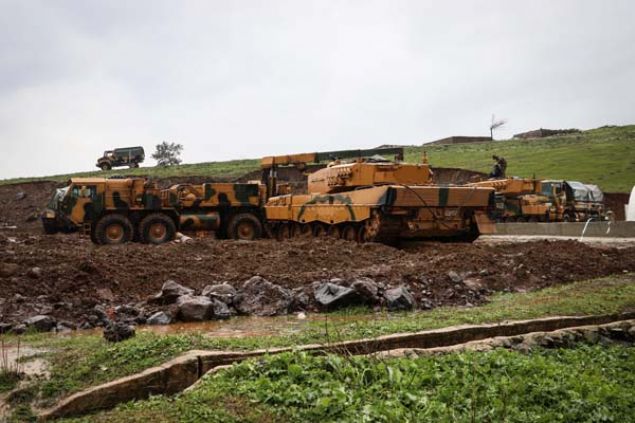 Radyo ve internet ba�lant�s� kesildi  <br><br>  Afrin�de �nceki ak�am saatlerinde internet ba�lant�s� ve radyo yay�nlar� kesildi. May�nlar� temizlemek, baz�lar� ke�fedilmi� ve ele al�nan t�nelleri doldurmak ve K�rt birliklerinin unsurlar�n� takip etmek i�in bir yandan da b�lgede arama-tarama i�lemi devam ediyor. 