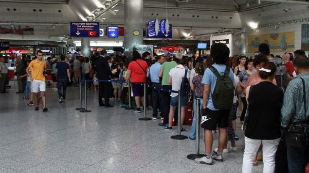                                                                 8. D�nya Ekonomik Forumu (WEF) ge�ti�imiz g�nlerde �svi�re�nin Davos kentinde d�zenlendi. Pek �ok �lkeden �st d�zey devlet yetkilisi ve profesyonelin kat�ld��� etkinlikte d�nyay� me�gul eden pek �ok konu masaya yat�r�ld�. Siyasetten ekonomiye, sa�l�ktan e�itime kadar �e�itli sorunlar�n tart���ld��� forumda teknoloji de s�rekli g�ndemdeydi. Yapay zek�, blockchain, insans�z ara�lar, ak�ll� �ehirler, kuantum bilgisayarlar� gibi konular ba�ta olmak �zere bug�n�n ve gelece�in teknolojilerine y�nelik pek �ok yenilik geni� bir bak�� a��s�yla tart���ld�.                                                         