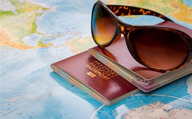                                                                 Bu sayede ba�ta havayolu olmak �zere �lke ve k�talararas� yolculuklar�n vizesiz daha g�venli ve konforlu olmas� planlan�yor. Bunun i�in ise ba�ta retina, DNA, damar yap�s� ve parmak izi gibi temel biyometrik verilerimiz ba�ta olmak �zere ekonomik durumumuzdan i� hayat�m�za, adli sicilimizden sosyal hayat�m�za y�nelik y�zlerce hatta binlerce bilginin dijitalle�tirilip her an payla��labilir hale getirilmesi gerekiyor.                                                         