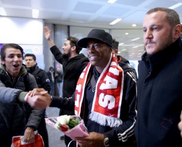                                                                 Robinho - Atletico Mineiro ======> Sivasspor - Bedelsiz                                                         