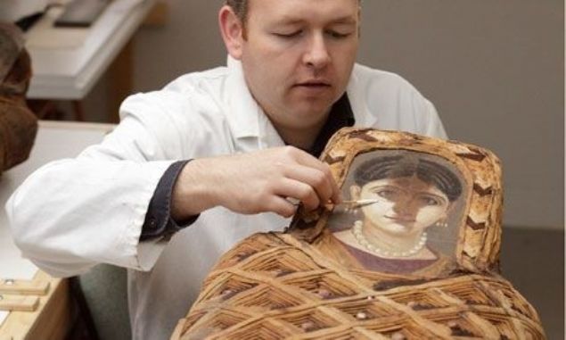 Hen�z ilk a�amalardaki �al��ma s�ras�nda, kemik dokular� ve di�ler de incelenecek. Ara�t�rmac�lar, bu zorlu s�re� sonunda mumyalama i�lemine ait daha fazla bilgiye ula�acaklar�n� umut ediyor. 