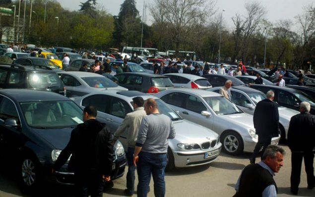 T�rkiye �statistik Kurumu (T��K) verilerine g�re 2017�de trafi�e kay�tl� ara� say�s� 22 milyon 218 bin 945 adede y�kselirken, bu ara�lar�n 2 milyon 631 bin 723 adedi 16-20 ya� aras�nda, 5 milyon 40 bin 37 adedi ise 21 ve �zeri ya�larda. 