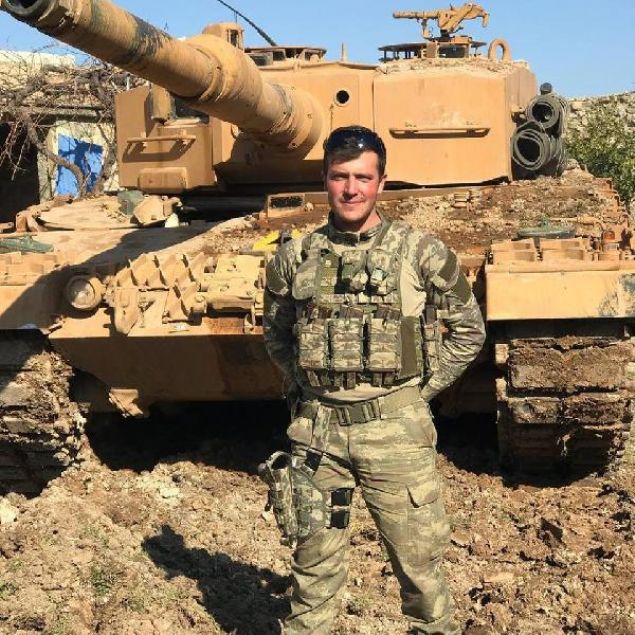 Afrin'deki sald�r� neticesinde isabet alan tankta bulunan ve �ehit olan 5 askerden Tank�� S�zle�meli Er Nurullah Secen'in (22) memleketi Konya'n�n Ere�li il�esindeki baba oca��na ate� d��t�.     