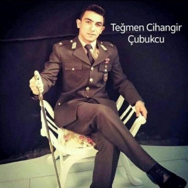 Zeytin Dal� harekat�n�n 15. g�n�nde �ehit haberi ile y�k�ld�k. Afrin'de tanka yapa�lan sald�r�da 5 askerimiz �ehit d��t�. Hakkari, Tunceli ve Kilis'ten da ac� haberler geldi. 3 askerimiz �ehit oldu. Zeytin Dal� Harekat�'nda PKK/YPG'li ter�ristlerin d�zenledi�i sald�r�da �ehit olan tank�� te�men Muhammed Cihangir �ubuk�u'nun �zmir'in Buca il�esindeki baba oca��na ate� d��t�. �ehit te�men Muhammed Cihangir �ubuk�u'nun k�z karde�i, a�abeyinin Zeytin Dal� Harekat�'na kat�ld���n�, kendilerinden gizledi�ini s�yledi.   