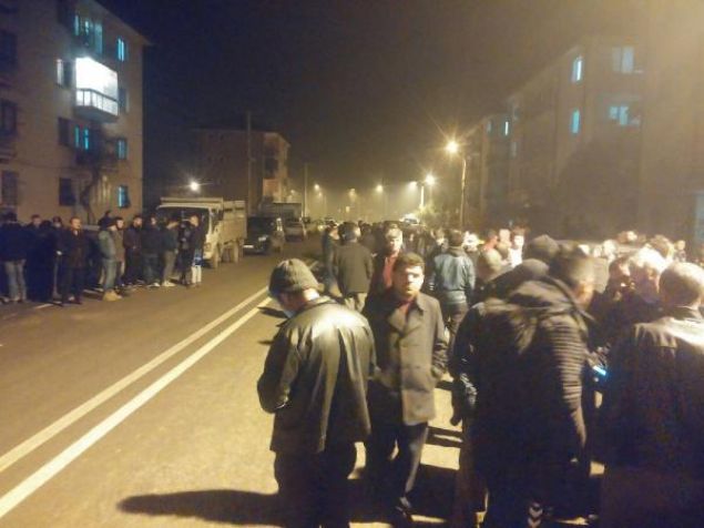 Yakla��k 1 y�ll�k s�zle�meli er olan �ehit Secen'in, ni�anl� ve 3 k�z karde�inin oldu�u belirtildi. �ehit haberini duyan yak�nlar� ise eve ak�n etti.   