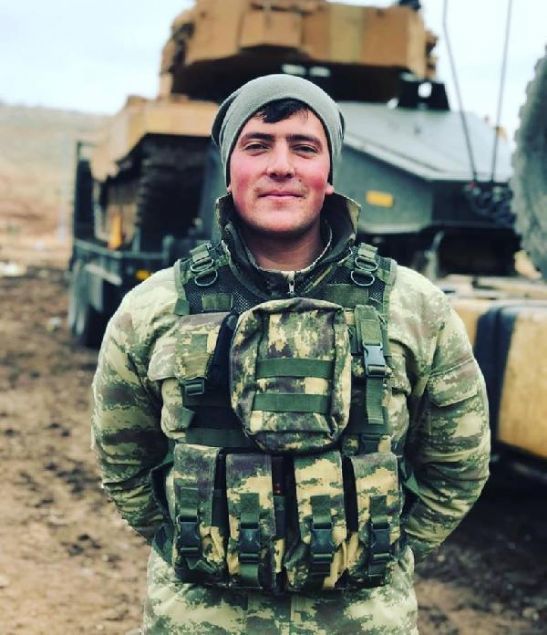 �ehit Nurullah Secen'in, Ere�li il�esinde oturan nakliyeci babas� Sedat ve ev han�m� annesi S�ng�l Secen'e ac� haber askeri yetkililer taraf�ndan verildi. Yakla��k 1 y�ll�k s�zle�meli er olan �ehit Secen'in, ni�anl� ve 3 k�z karde�inin oldu�u belirtildi. �ehit haberini duyan yak�nlar� ise eve ak�n etti.   