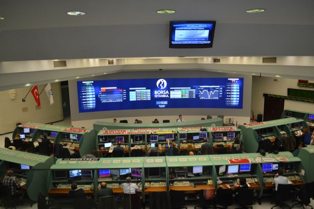 Bu, hzla, projenin  tamamlanmasna yaklaldka yukar ynl hareket edecektir. 2018 ylnda zaten  2017'yi de belki aarak lkemiz gerekten ciddi bir kalknma srecine, byme  dnemine balam olacak. Beklentilerimiz bu anlamda pozitif. Borsa  yatrmcsnn da bu anlamda maduriyetlerini gidermek, beklentilerini pozitife  evirmek lazm. Gayrimenkul sertifikas ve benzeri projelerimiz, doru bir  yaklam gsteriyor. Yakn vadede dzeleceini dnyorum.' 