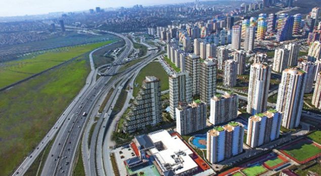 Karada, Borsa stanbul araclyla konutlar dorudan tketiciye  sunduklarn vurgulayarak, 'Gerekten tapu vereceiz. Hatta brokratik sreleri  azaltacaz, adresine tapusunu gndereceiz. ahs baznda gayrimenkul  sertifikas yatrm yapanlar yeterli sertifikay topladklarnda, konutu ister  oturmak iin kullanabilecek, isterse tapuyu almadan sertifikasn satarak  kazancn realize edebilecek. Bu ok gzel bir yatrm. 600 bin liralk konutu  400 bin liraya satyoruz, inandramyoruz.' deerlendirmesinde bulundu.   