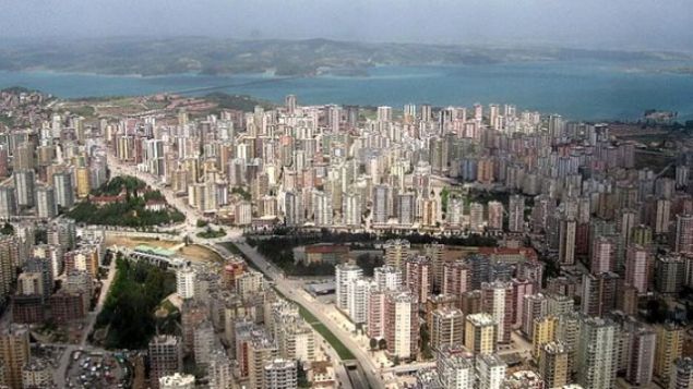 Zamanlama anlamnda da bana gre kt bir zamanlamayd,  referandum ncesi lke gndeminin ok daha baka eylerle megul olduu bir  dnemde insanlara duyurmakta yetersiz kaldk ama proje devam ediyor. Biz yeni  projelerle gayrimenkul ve konut yatrmcsna ulaacamz dnyoruz. Hele bir  de u anda fiyatlar ok aa dt, ok avantajl. 