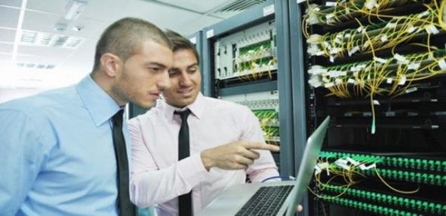 25. Bilgi Sistemleri Y�neticisi - K�sa g�rev tan�m�: Yeni teknolojiler hakk�nda bilgi sahibi olur ve kurulu�lar�n�n bilgisayar sistemlerini y�kseltme yollar�n� ara�t�r�r. Ortalama y�ll�k maa�: 106,000 USD A��k pozisyon say�s�: 147     