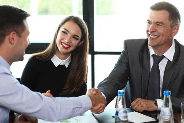 11. Sorumlu Angajman M�d�r� - Sorumlu Angajman M�d�r�K�sa g�rev tan�m�: Bir m��teri ile sat�� organizasyonu aras�ndaki ili�kiyi y�netmekten, proje boyunca hizmet sunumunu izlemekten sorumludur. M��teri ile sat�� organizasyonu aras�ndaki temel irtibat noktas� olarak hareket ederek proje performans�n�, finansman�n�, kaynak planlamas�n� ve t�rmanmalar� azaltmay� g�revlendirir. Ortalama y�ll�k maa�: 120,000 USD A��k pozisyon say�s�: 1,452     