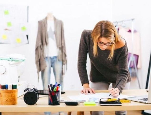 18. Kreatif (Yarat�c�) Direkt�r - K�sa g�rev tan�m�: Reklamc�l�k ve pazarlama �irketlerindeki yarat�c� liderdir. Bir �r�n vizyonu yaratmak i�in tasar�mc�lar, sanat��lar, metin yazarlar�, sat�� ekipleri ve pazarlamac�larla i�birli�i yapar. M��terilerle bir tasar�m vizyonunu uygulanabilir bir �r�ne d�n��t�rmek i�in �al���r; ve kurumsal �r�n tasar�m�n� kolayla�t�rmak i�in y�neticilerle birlikte �al���r. Ortalama y�ll�k maa�: 115,000 USD A��k pozisyon say�s�: 696     