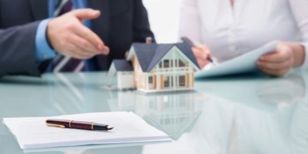 19. Akt�er (Sigorta Hesap Uzman�) - Akt�er (Sigorta Hesap Uzman�)K�sa g�rev tan�m�: Risk ve belirsizli�in mali sonu�lar�n� analiz eder. Belirsiz gelecekteki olaylara, �zellikle sigorta ve emeklilik programlar�na ili�kin olaylara bakar. Bir�o�u sigorta �irketleri i�in �al���r; ancak dan��manl�k firmalar�nda, devlette, b�y�k �irketlerde, hastanelerde, bankalar�n ve yat�r�m firmalar�n�n �al��an yard�m b�l�mlerinde de ihtiya� duyulmaktad�r. Ortalama y�ll�k maa�: 115,000 USD A��k pozisyon say�s�: 175     