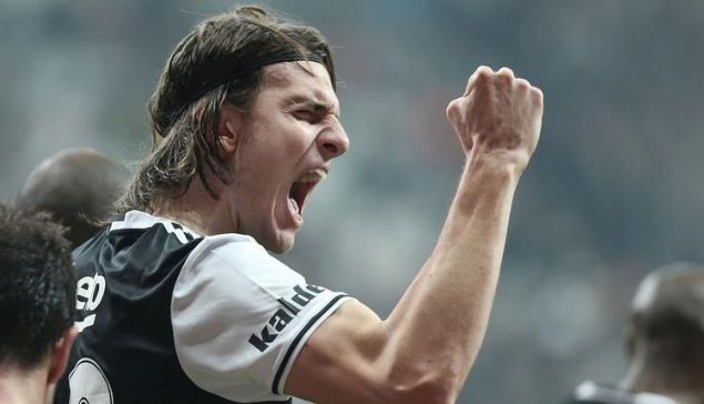                                                                 At�n� Nukan  <br><br>  Bu sezon sakatl��� nedeniyle forma giyemedi.                                                       