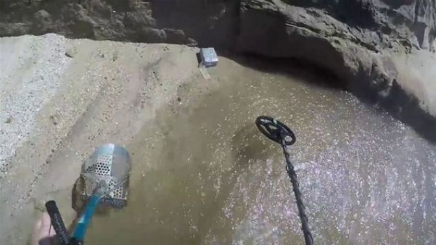  Miami'de metal dedekt�r� ile sahilde arama yapan adam, hi� ummad��� bir �eyle kar��la�t�.      