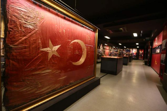 Hisart Canl� Tarih ve Diorama M�zesi kurucusu Nejat �uhadaro�lu, AA muhabirine yapt��� a��klamada, �zellikle 2. Abd�lhamid Han'�n �ahs�na ait bir �ok eserin m�ze envanterinde yer ald���n� dile getirdi.      