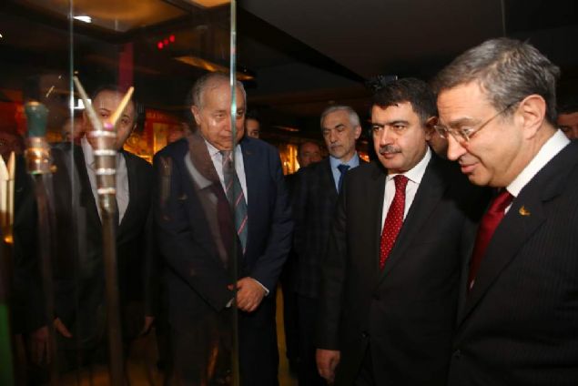 M�zeyi d�nya �ap�nda tan�tmay� ama�lad�klar�n� ve 2. Abd�lhamid'in en kapsaml� canland�rmas�n� da sergiye �zel olarak haz�rlad�klar�n� vurgulayan �uhadaro�lu, ��yle devam etti:      