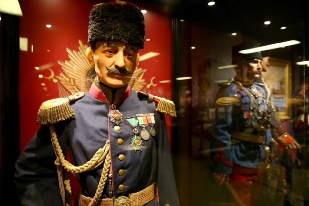 M�zedeki b�t�n eserlerin ger�ek oldu�unun alt�n� �izen �uhadaro�lu, yurti�inde ve �zellikle belli ba�l� �lkelerin ba�kentlerinde olmak �zere yurtd���nda sergiler a�maya devam edeceklerini s�zlerine ekledi.      