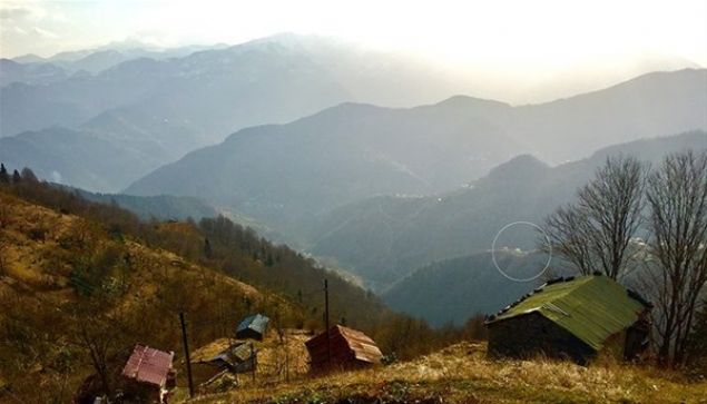 cretsiz olarak halkn kullanmna alan bu hal saha, doa severlerin ve futbol oynamay sevenlerin ziyaretini bekliyor.Muhteem manzaraya ve adrenalin dolu bu tesis Trabzon'un Dernekpazar ilesi Gnebakan kynde bulunmakta.       