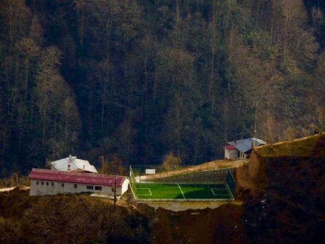 Dalarn ortasnda bulunan kye yaplan hal saha, fotoraflarnn ortaya kmasndan sonra her kesimden ziyaretilerin ilgisini ekmeye balad. Yusuf peki tarafndan fotoraflanan ve sosyal medyada paylalan grntler ksa sre ierisinde binlerce kii tarafndan beenildi.       