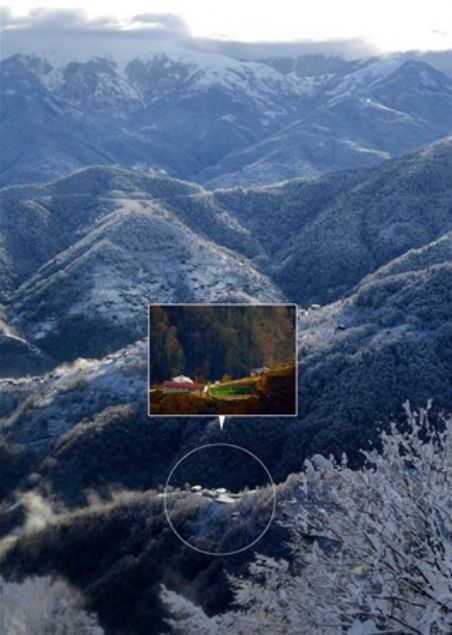 Muhteem manzaras ve doal gzellikleriyle insan byleyen Karadeniz'in doal ortam insan rahatlatmakla kalmyor, bir ok kii tarafndan orada yaama istei uyandryor. Bunun en son rnei da kenarna yaplan bu hal saha oldu.       