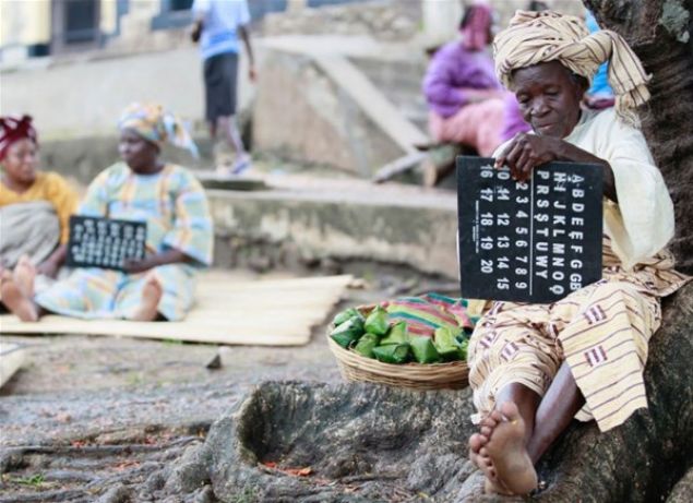  Nollywood, Hollywood ile Bollywoodun sahip olduu konfora ve altyapya sahip deil. ekimler srasnda sk sk elektrik kesiliyor, sokak eteleri set ekibinden zorla para kopartyor.      