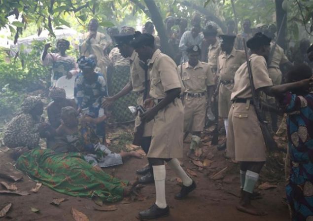  Burada devreye Nijeryallarn giriimcilii ve dijital teknolojinin nimetleri girdi. Eline bir dijital kamera geiren herkes ynetmenlie soyundu. Filmler 10 gnde tamamlanyor, sadece 10-15 bin dolara mal ediliyordu.       