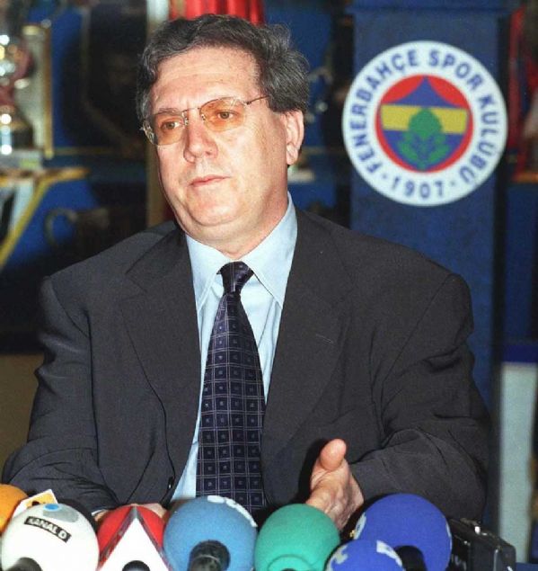 Fenerbahe tarihinin en uzun sre grevde kalan ve 15 ubat itibariyle 20. yln dolduran Aziz Ylrm, 20 yl ierisinde kupalar, son dakikada kaybedilen ampiyonluklar yaarken, cezaevi gnleriyle aclar yaad. Yldrm'n tesisleme hamleleri ve amatr sporlarda kazanlan baarlan bakanlk dnemine damga vurdu.  <br><br>                                                                  Fenerbahe'de Aziz Yldrm, kulp bakanlnda 20. yln doldurdu ve 21. senesine girdi.   