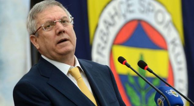                                                                 Yldrm, 2000-2001 sezonunda futbol takmnn ampiyon olmasnn ardndan sezon sonunda 'Salk nedenleri ve ailesine yeterince vakit ayramad' gerekesiyle bakanlk grevini braktn duyurmutu.                                                              