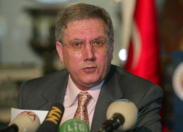                                                                 Eski bakanlardan kr Saracolu'nun rekorunu 2014 ylnn eyll aynda kran Yldrm, ayrca Fenerbahe, Galatasaray ve Beikta kulp bakanlar ierisinde en uzun sre bakanlk yapan isim unvann da elinde bulunduruyor.                                                              