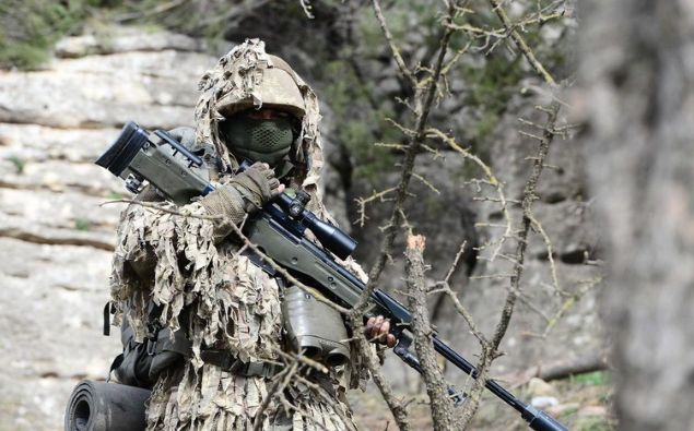 Trk Silahl Kuvvetleri (TSK) tarafndan yrtlen Zeytin Dal Harekat kapsamnda Mehmetik ilerleyiini srdrrken, terristlerin korkulu ryas keskin nianclar da birliklere ate gc salyor.       