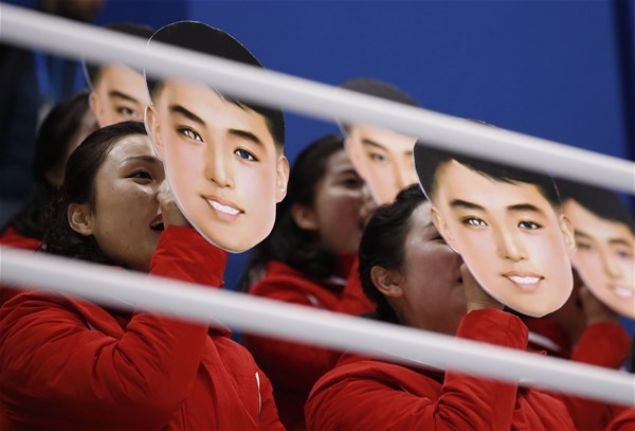 Yemek bittikten sonra odalar�na iki dakika y�r�me mesafesinde tekrar s�raya giriyorlar ve odalar�na d�n�yorlar.      