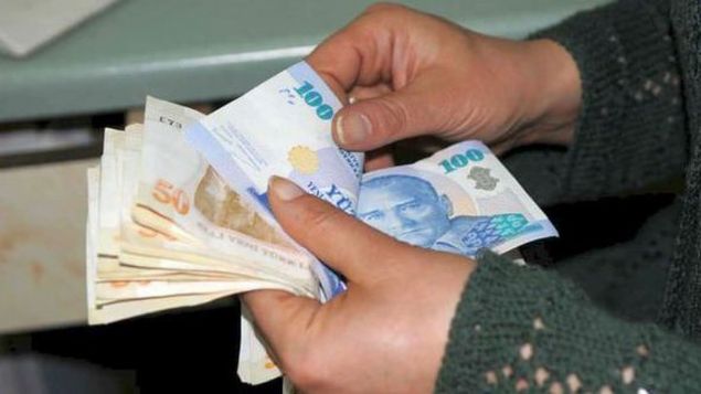                                                                 ASGAR� �CRET�N ALTINDA KALMAMALI  <br><br>  9. Hukuk Dairesi karar�nda, i� s�zle�mesinin taraflar�n�n, asgari �cretin alt�nda kalmamak kayd�yla s�zle�me �zg�rl��� �er�evesinde �cretin miktar�n� serbest�e kararla�t�rabileceklerine dikkat �ekildi.                                                         