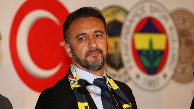                                                                 Kanarya ile yollar�n� A�ustos 2016'da ay�ran tecr�beli teknik adam,  2015/2016 sezonunu Be�ikta�'�n arkas�nda 2. s�rada tamamlad�. Portekizli �al��t�r�c� Fenerbah�e'den y�ll�k 2.7 milyon Euro al�yordu.                                                         